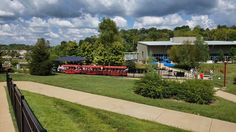 Food Trucks And Barrett's Landing Cafe