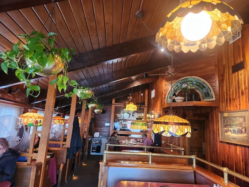 The Woods Restaurant & Lounge, Rocky River