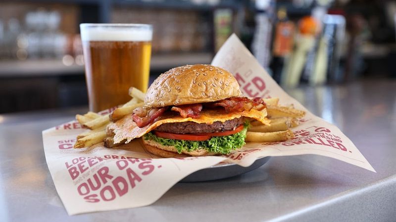 Bagger Dave's Burger Tavern – Berkley