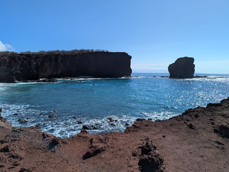 Puʻu Pehe Islet – Sweetheart Rock Off Lānaʻi's Coast