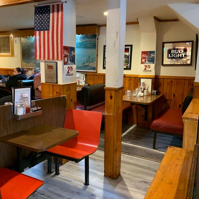A Classic Old-School Diner Feel