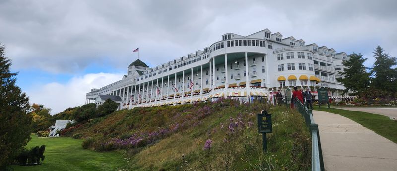 Grand Hotel Porch Pace