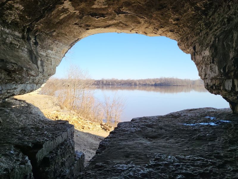 Cave-in-Rock State Park, Cave-in-Rock, Illinois
