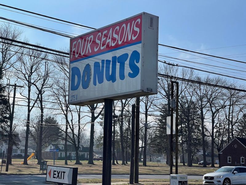 Four Seasons Donuts