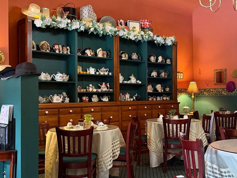 Four Seasons Tea Room