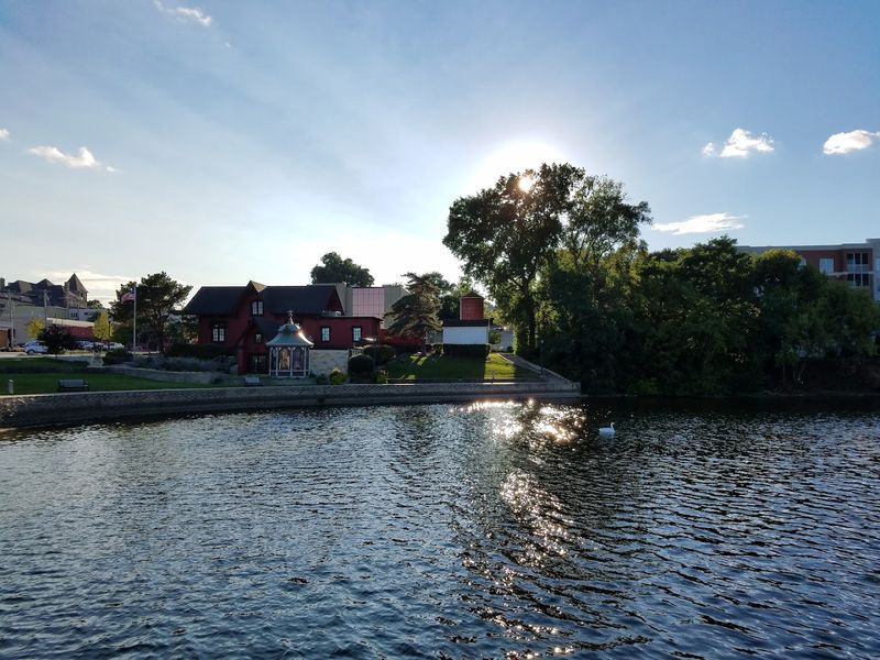 Batavia Riverwalk, Batavia