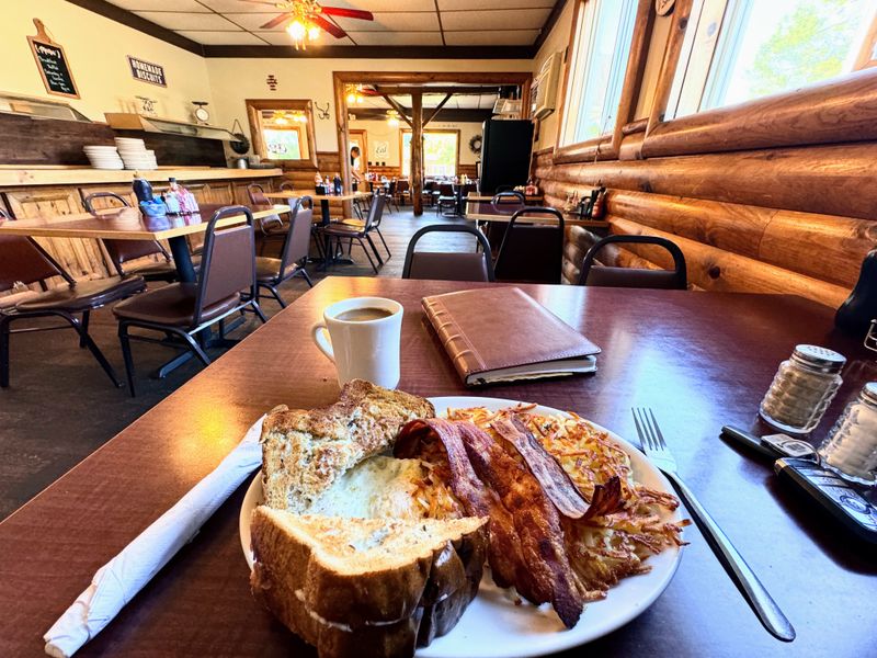 B's Family Restaurant, Au Gres