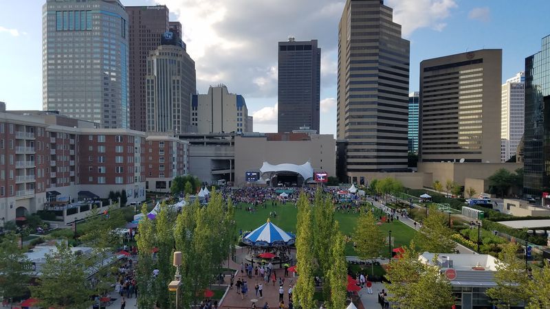 Columbus Commons Food Truck Food Court, Columbus
