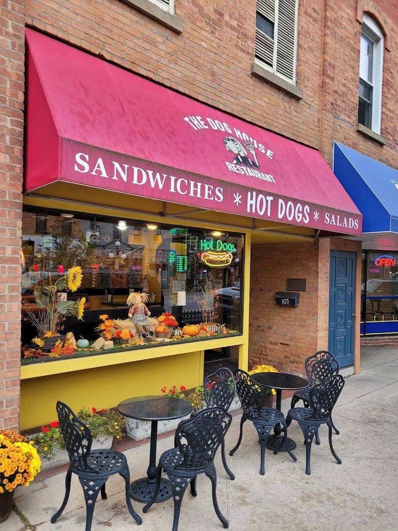 The Dog House Restaurant, Tecumseh