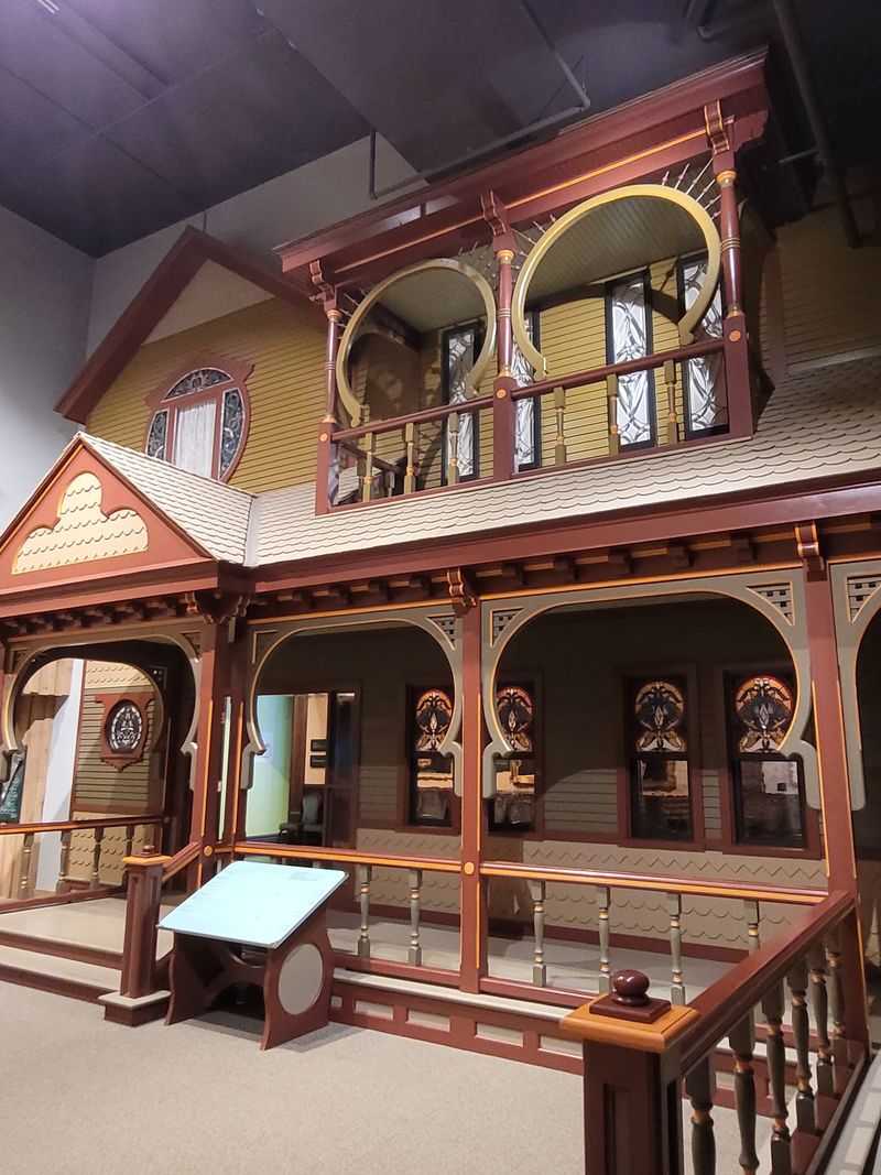 Free Admission Leaves Room For A Longer Look
