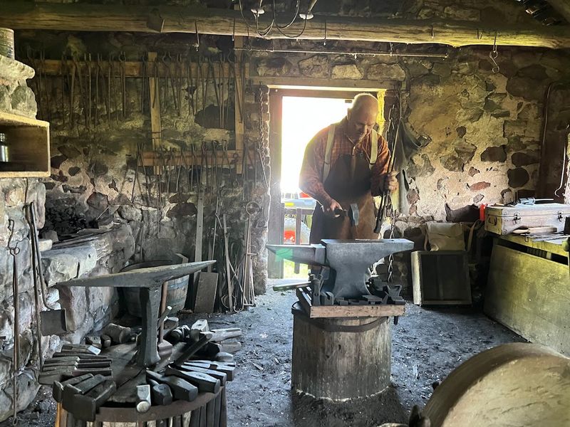 Hands-On Molding Demonstrations Turn Learning Into A Real Craft Experience