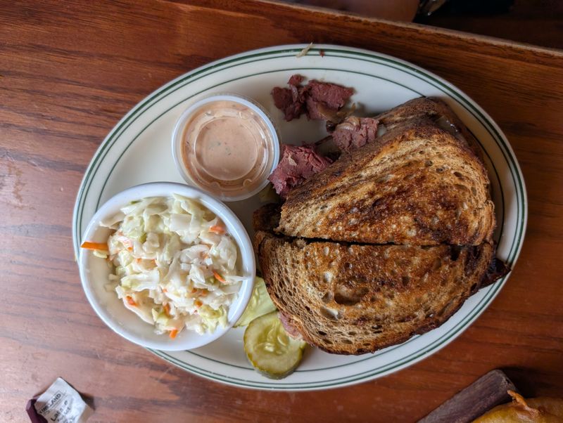 Clem’s O-Ring Burger Is About Contrast
