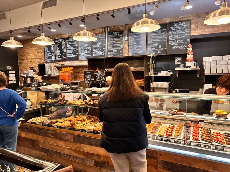 Service Style Balances Efficiency With Warmth