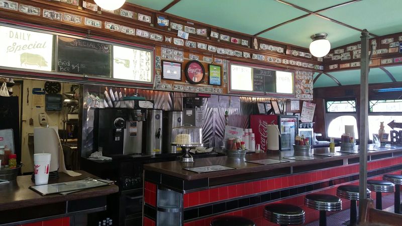 Sandfly BBQ At The Streamliner, Savannah