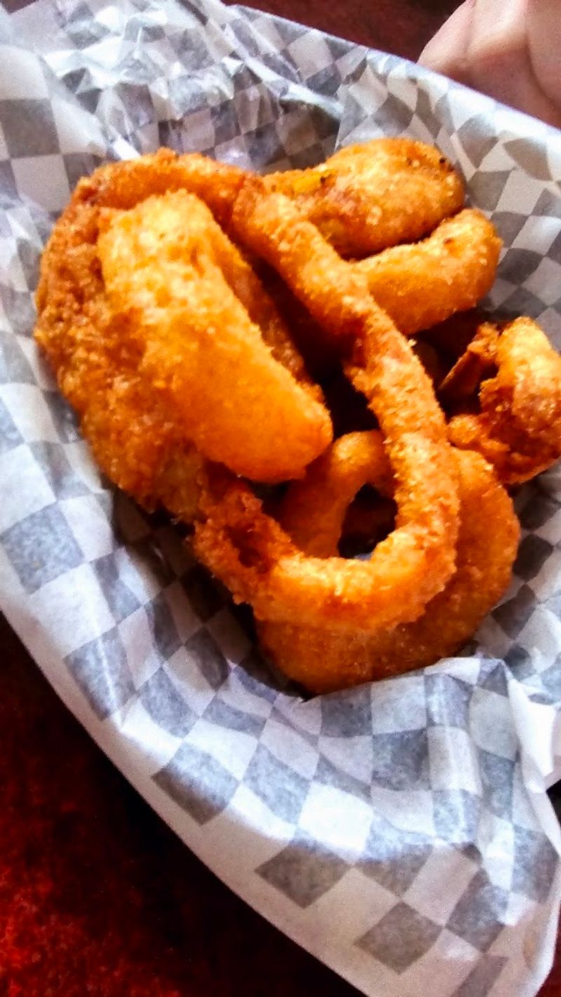 Fresh-Cut Fries, Onion Rings, And Sides Worth Ordering Fresh-Cut Fries, Onion Rings, And Sides Worth Ordering