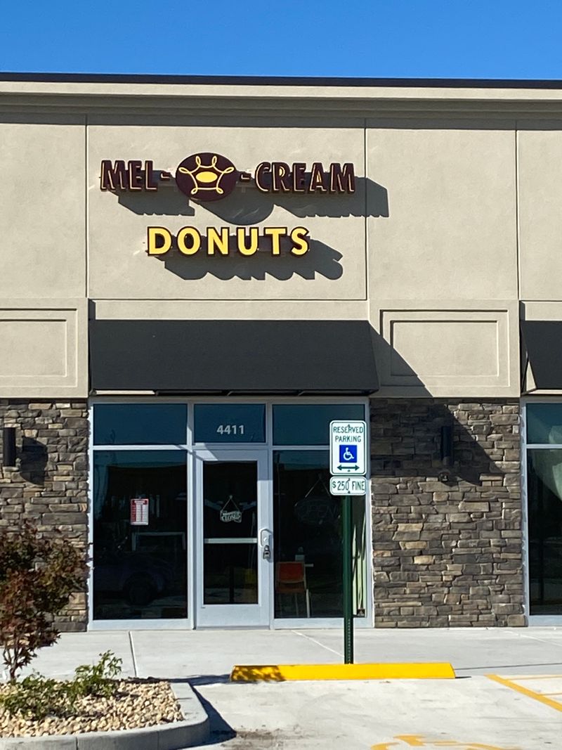 Mel-O-Cream Donuts, Springfield Yucan