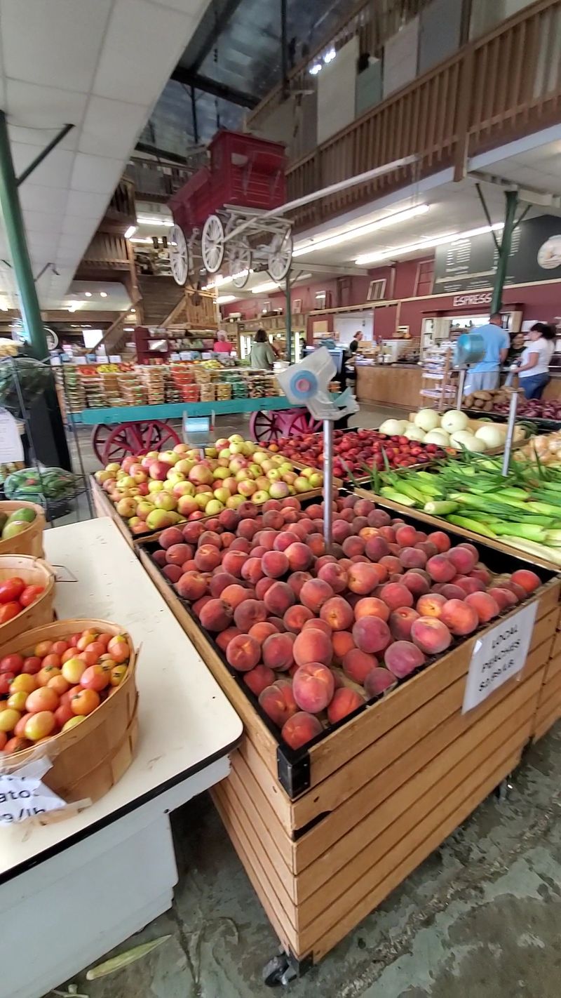 Fresh Fruit That Stops Cars in Their Tracks Fresh Fruit That Stops Cars in Their Tracks