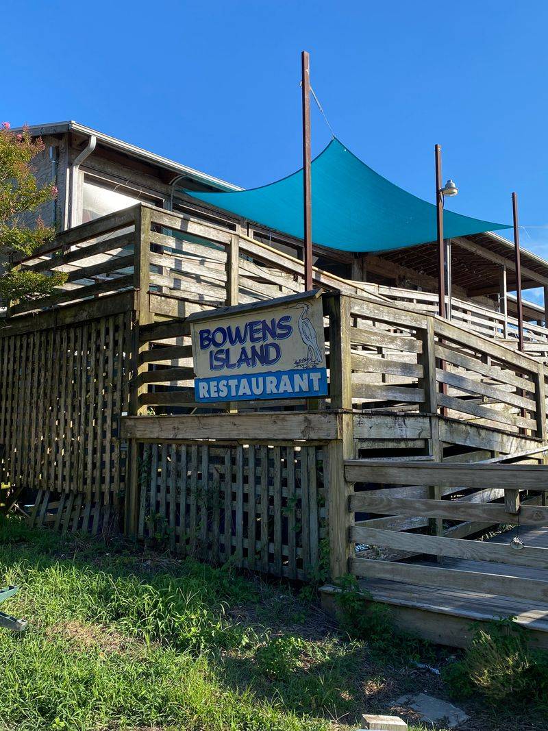 The Fried Oyster Po'boy Achieves Crispy Perfection