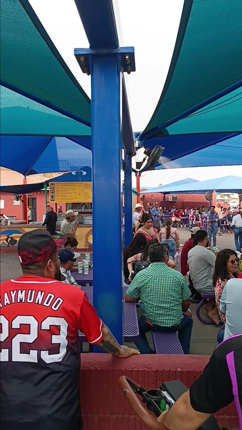 Live Entertainment Turns Shopping Into An Experience