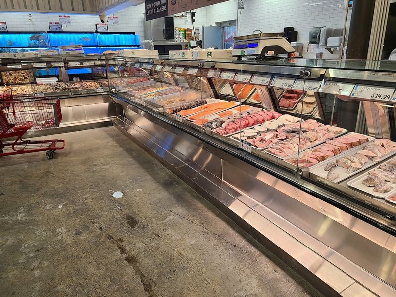 Live and Fresh Seafood That Sets the Standard