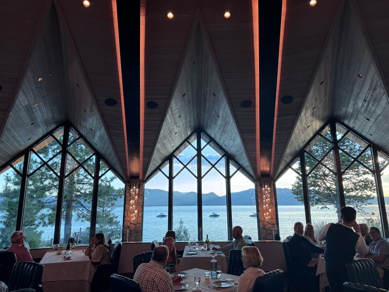 Edge Restaurant & Lounge 