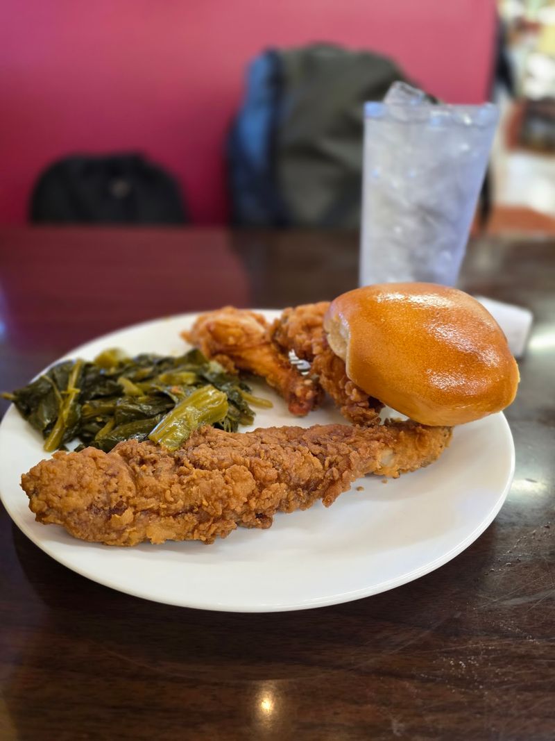 Fried Chicken So Good It Deserves Its Own Fan Club