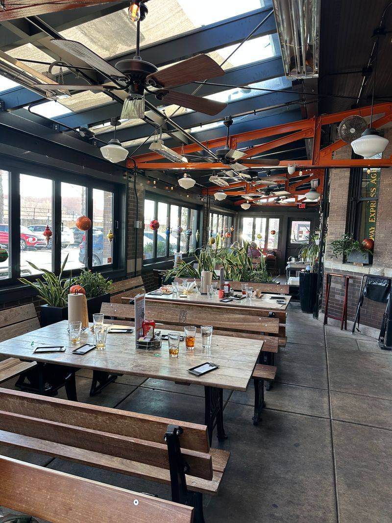 Black Dog Smoke & Ale House – Champaign