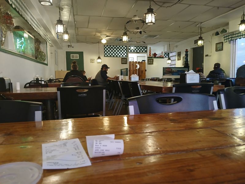 The No-Frills Dining Experience