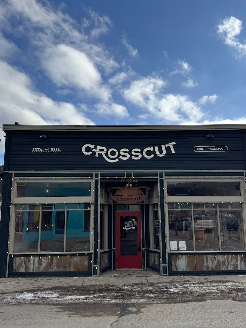 Crosscut Pizzeria and Taphouse