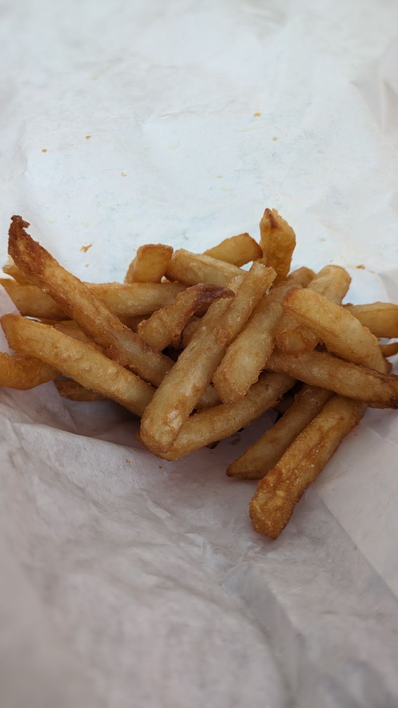 Fries With White Sauce Might Become Your New Obsession