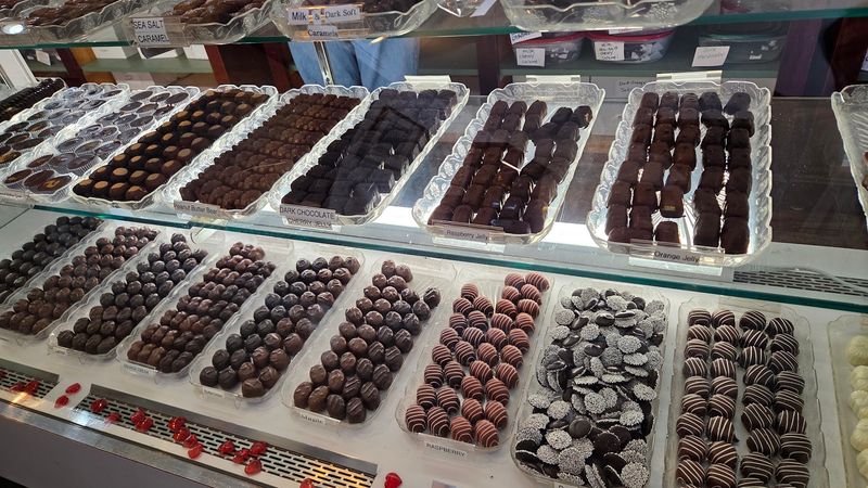 White House Chocolates, Middlefield