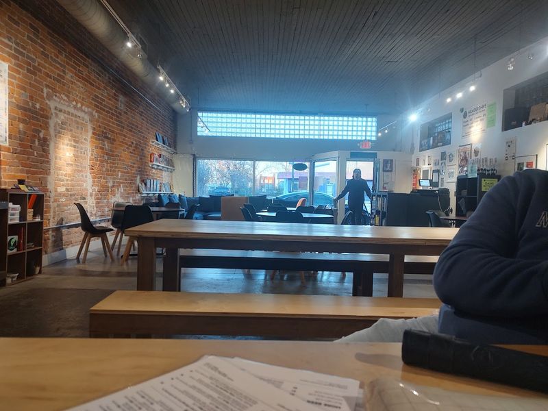 Cozy Tables Designed For Groups And Long Stays