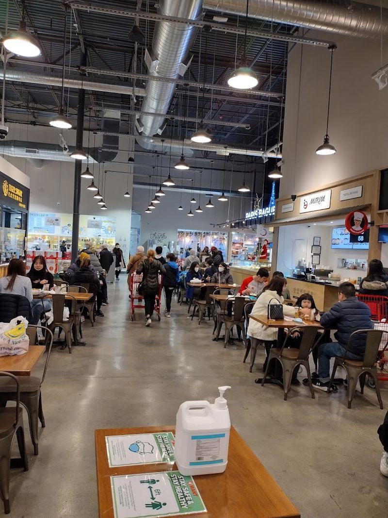 A Food Court That Keeps You Eating Long After Shopping