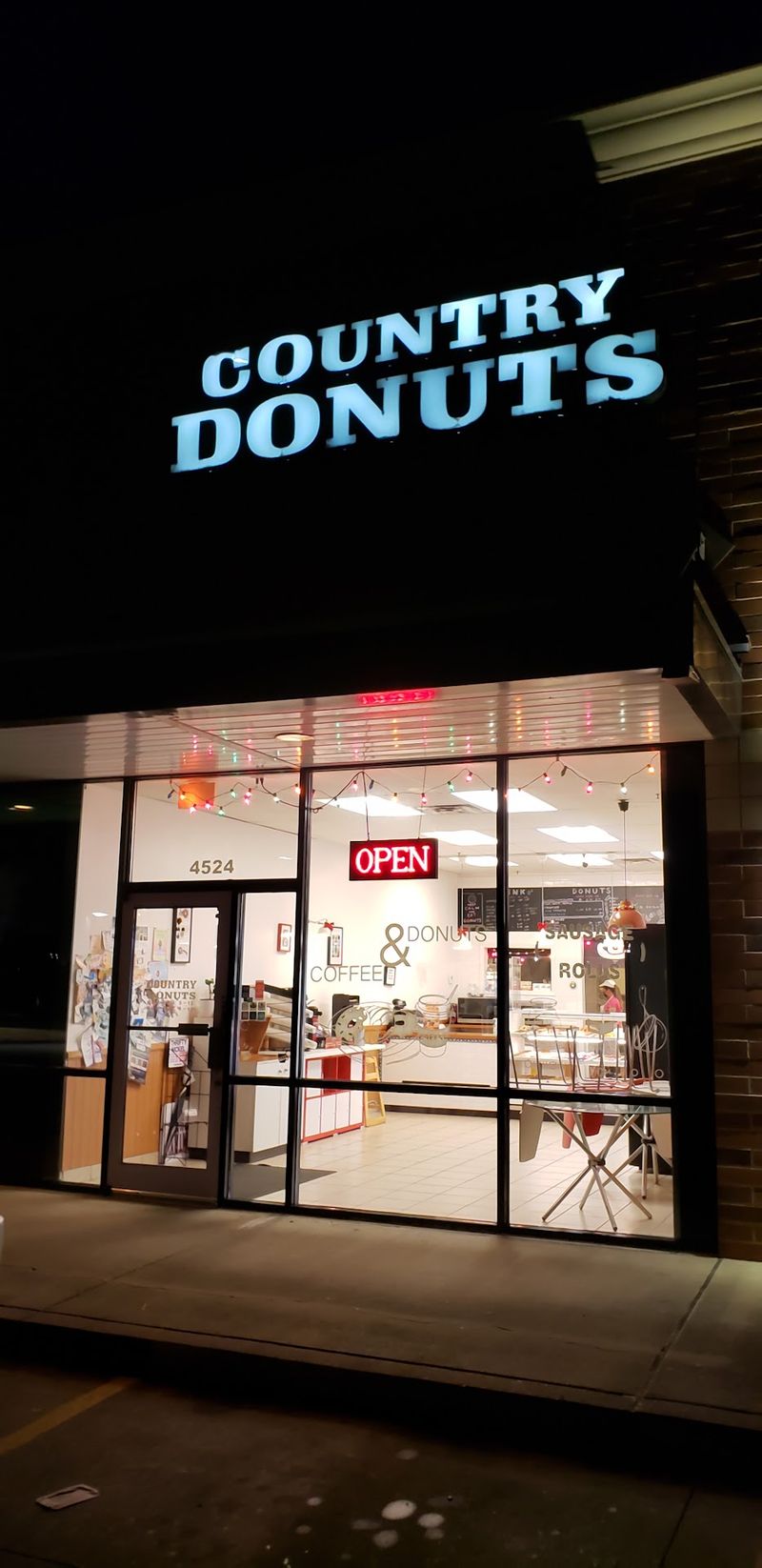 Frying Donuts Round the Clock Since 1976 Frying Donuts Round the Clock Since 1976