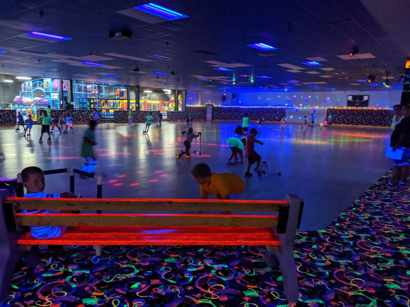 Ghostly Manor Thrill Center – Sandusky