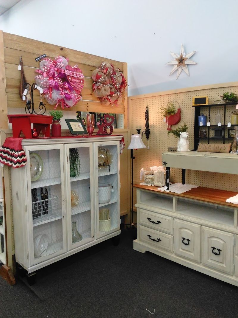 Furniture Hunters, This One Is for You