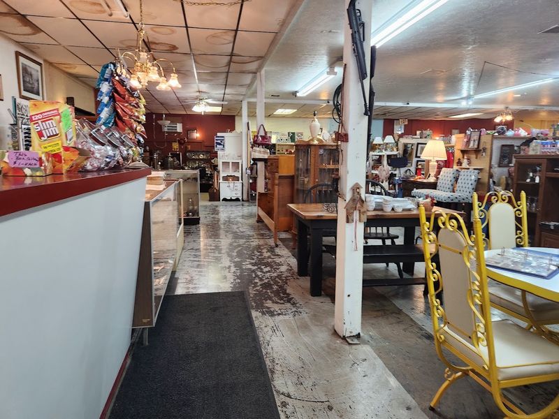 Furniture, records, and shelf-worthy finds Furniture, records, and shelf-worthy finds