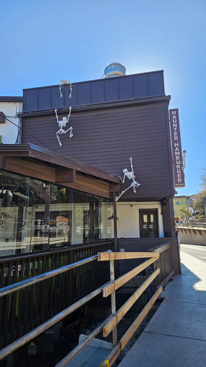 Galleries, Boutiques, And Meals With A View After Your Walk Galleries, Boutiques, And Meals With A View After Your Walk