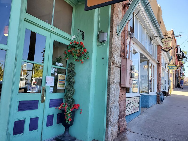Galleries and Studios Around Every Bend