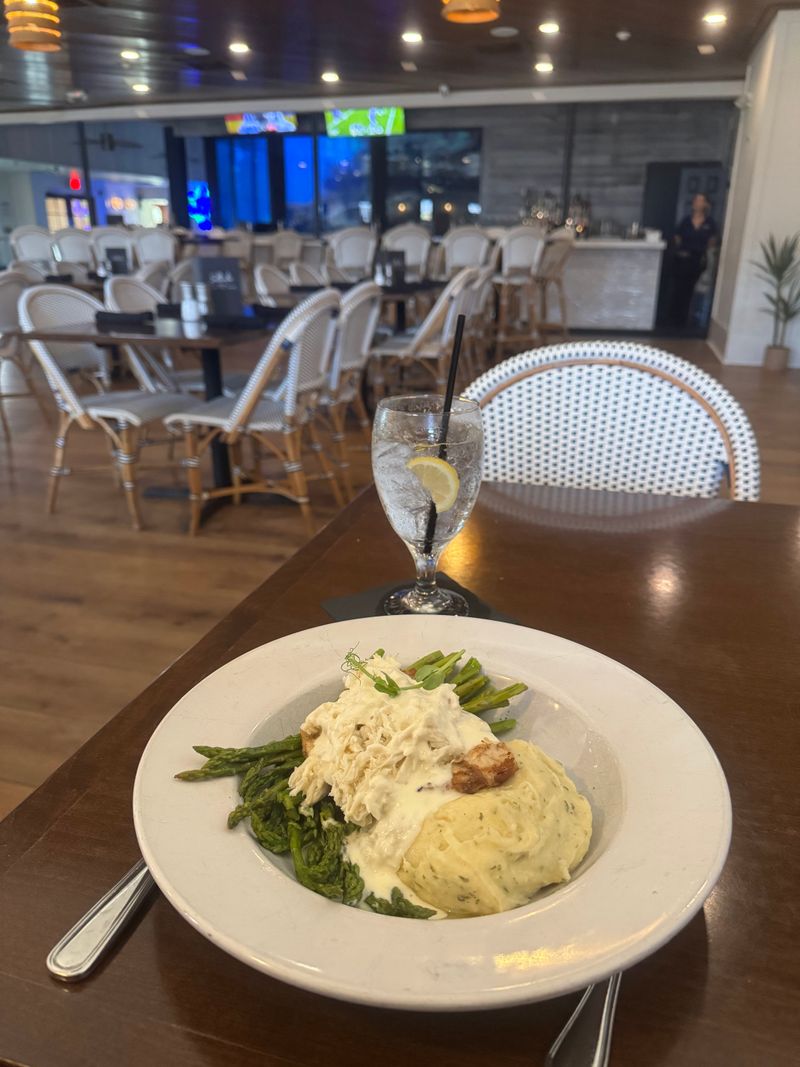 Saltwater Grill – 321 E Atlantic Ave, Delray Beach