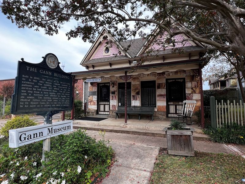 Gann Museum of Saline County, Benton
