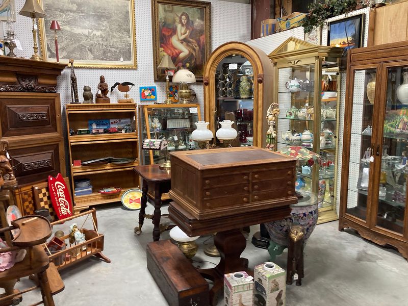 Gannon's Antiques And Art Center