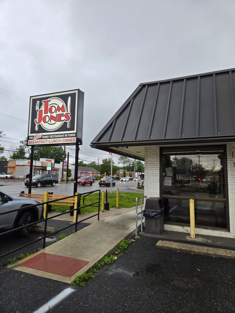 Tom Jones Family Restaurant – Brookhaven