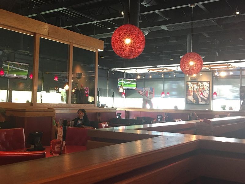 East Gourmet Buffet – Bartonsville's Culinary Letdown