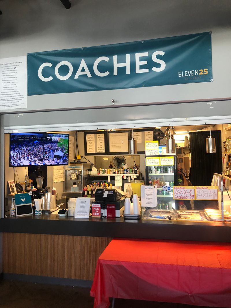 Coaches — Milwaukee, Wisconsin