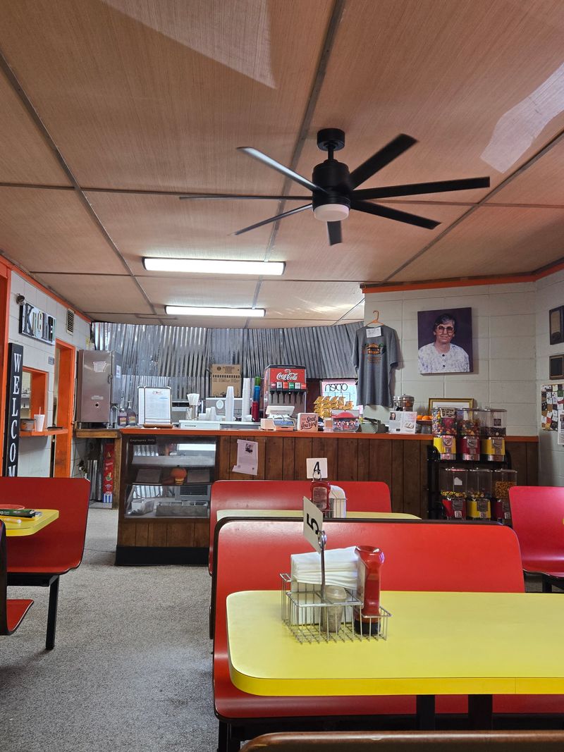 Mammoth Orange Café, Redfield