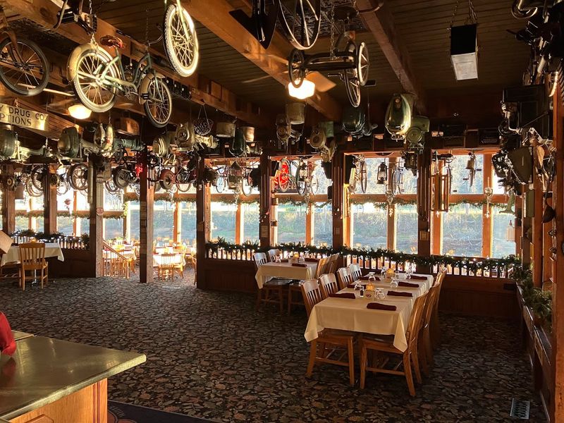 Gaston's White River Resort Restaurant, Lakeview