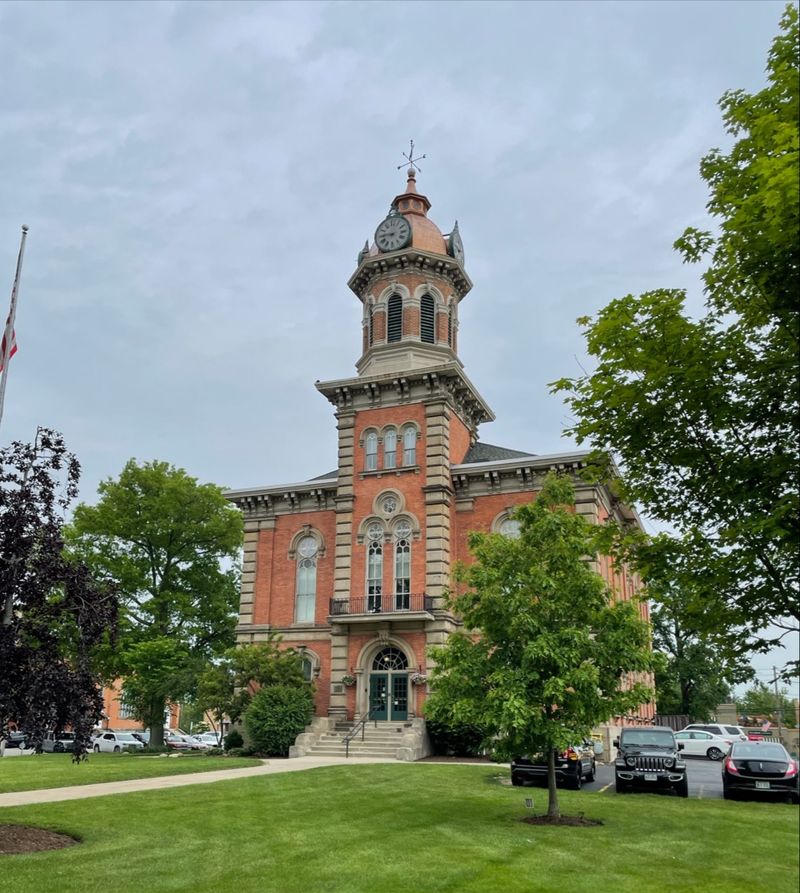 Geauga County Courthouse And Chardon Square, Chardon