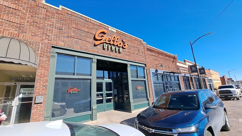 Gella's Diner & Lb. Brewing Co.