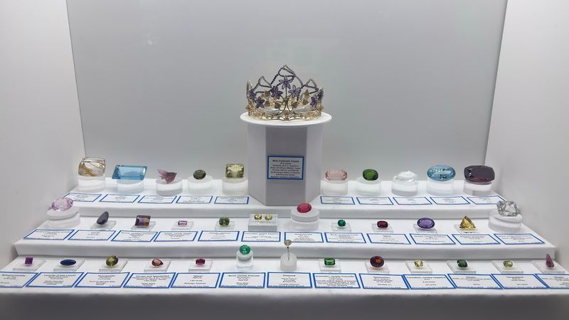Gem Displays Bring A Little Pageantry Gem Displays Bring A Little Pageantry